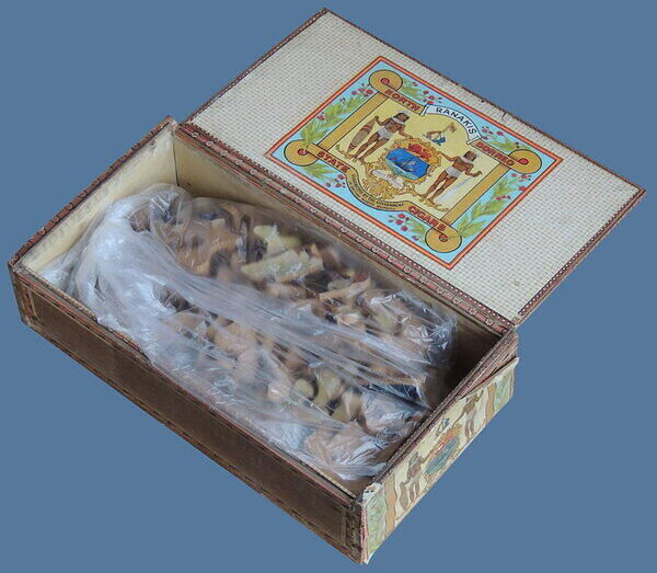 Untitled-Dancing Couple (Box).JPG