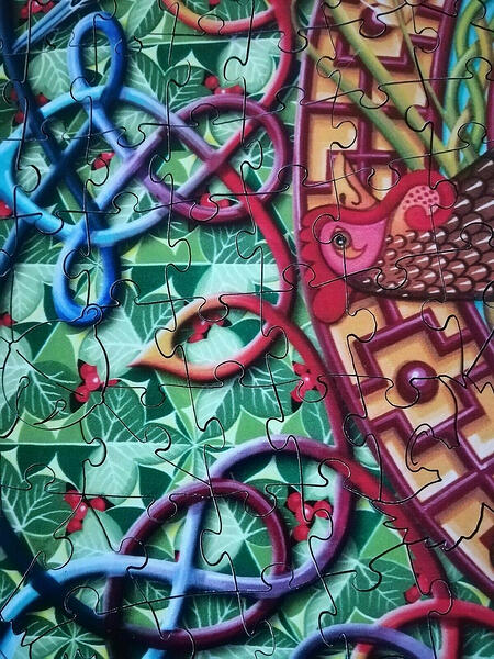Detail 250pc Three French Hens