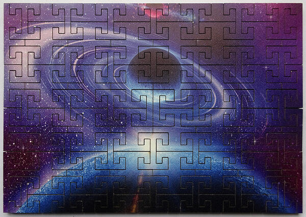Minimindful 80pc Space Flare, Greek key H tessellation